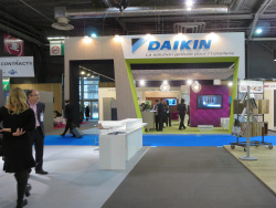 �G�L�b�v�z�e��(EQUIP'HOTEL)�͕��ŊJ�Â����z�e���̍��ۓI�Ȍ��{�s