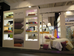 �G�L�v�z�e��(EQUIP'HOTEL)�̓p���ŊJ�Â����z�e�����̌��{�s