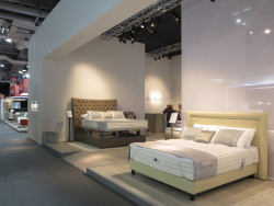 �G�L�v�z�e��(EQUIP'HOTEL)�͕��p���ŊJ�Â����z�e�����̍��ۓI�Ȍ��{�s