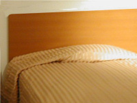 ホテルのベッドのヘッドボード