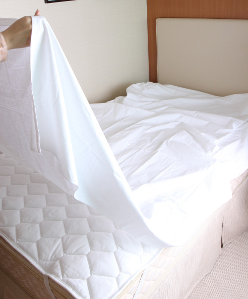 ベッドメイキングってどうやるの？高級ホテルのベッドメイク方法とは？