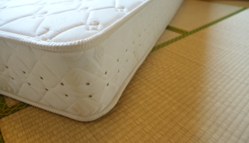 和室にベッドを置く際に注意すべき点は？日本間にマットレスを置いて和モダンな寝室にする時のポイントとは？