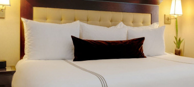 ホテルの枕(まくら)のコーディネート方法は、一流ホテルのインテリア事例を手本にして