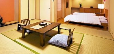旅館の布団がホテルに似てきた理由とは? なぜ旅館の寝具とホテルのベッドカバーのスタイルは近付いてきた?