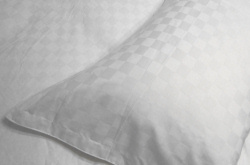 ホテルの枕(まくら)を枕カバー(ピローケース)にキレイに入れる方法。旅館のマクラのメイキング方法・包み方は?
