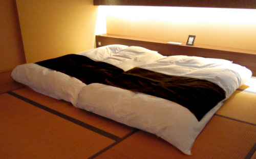 ベッドスロー(フットスロー)とは?ベッドライナーの役割って?