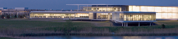 サータ本社の建物外観