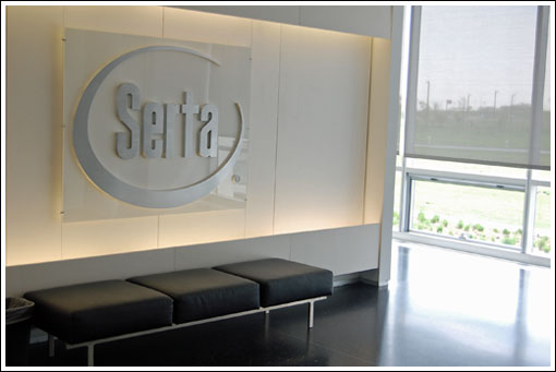 サータ本社のロビー