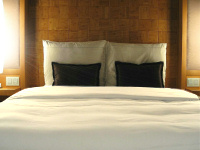 �Ɩ��p�z�e���x�b�h�@�[������