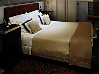 �z�e���̃x�b�h�̃w�b�h�{�[�h