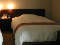 �z�e���̃x�b�h�̃w�b�h�{�[�h