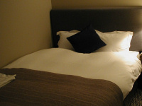 �z�e���̃x�b�h�̃w�b�h�{�[�h