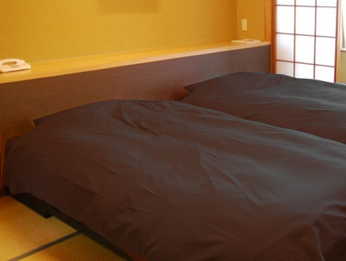 和室にもベッド 高級旅館に学ぶ 和風の部屋にベッドやマットレスを置いて和モダンなインテリアにする方法とは